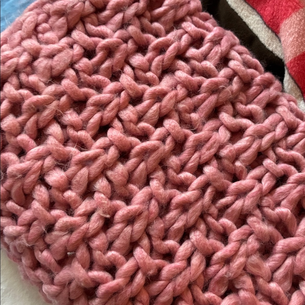 Loopy Mango Chunky Pink Knit Infinity Scarf - Picture 7 of 7